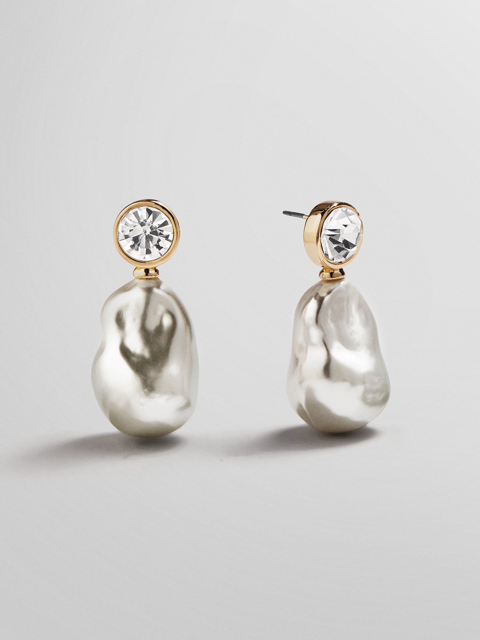 Elizabeth Pearl Earrings - Pearl