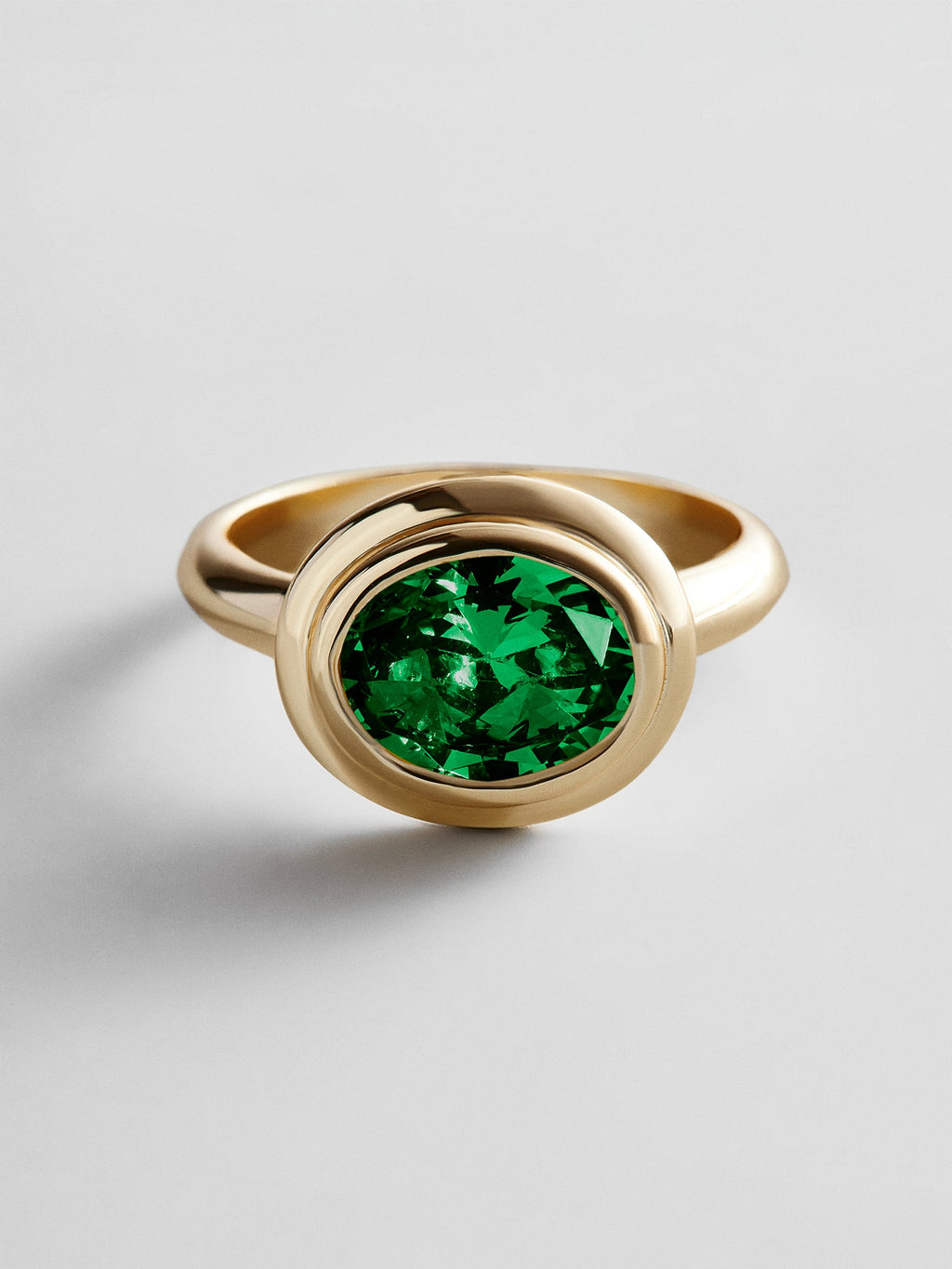 Gold Etched Bezel Custom Birthstone Ring - Emerald