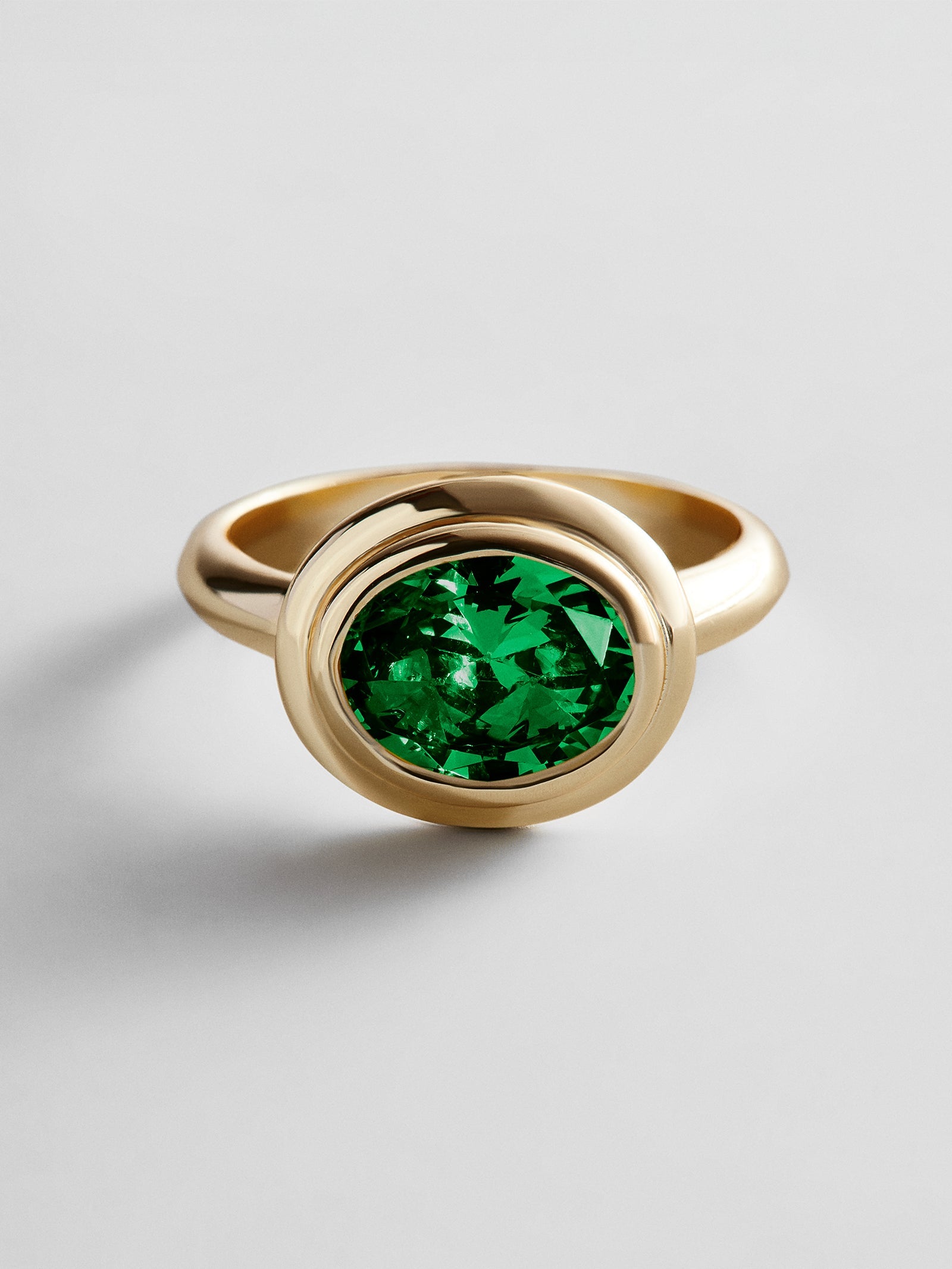 Gold Etched Bezel Custom Birthstone Ring - Emerald