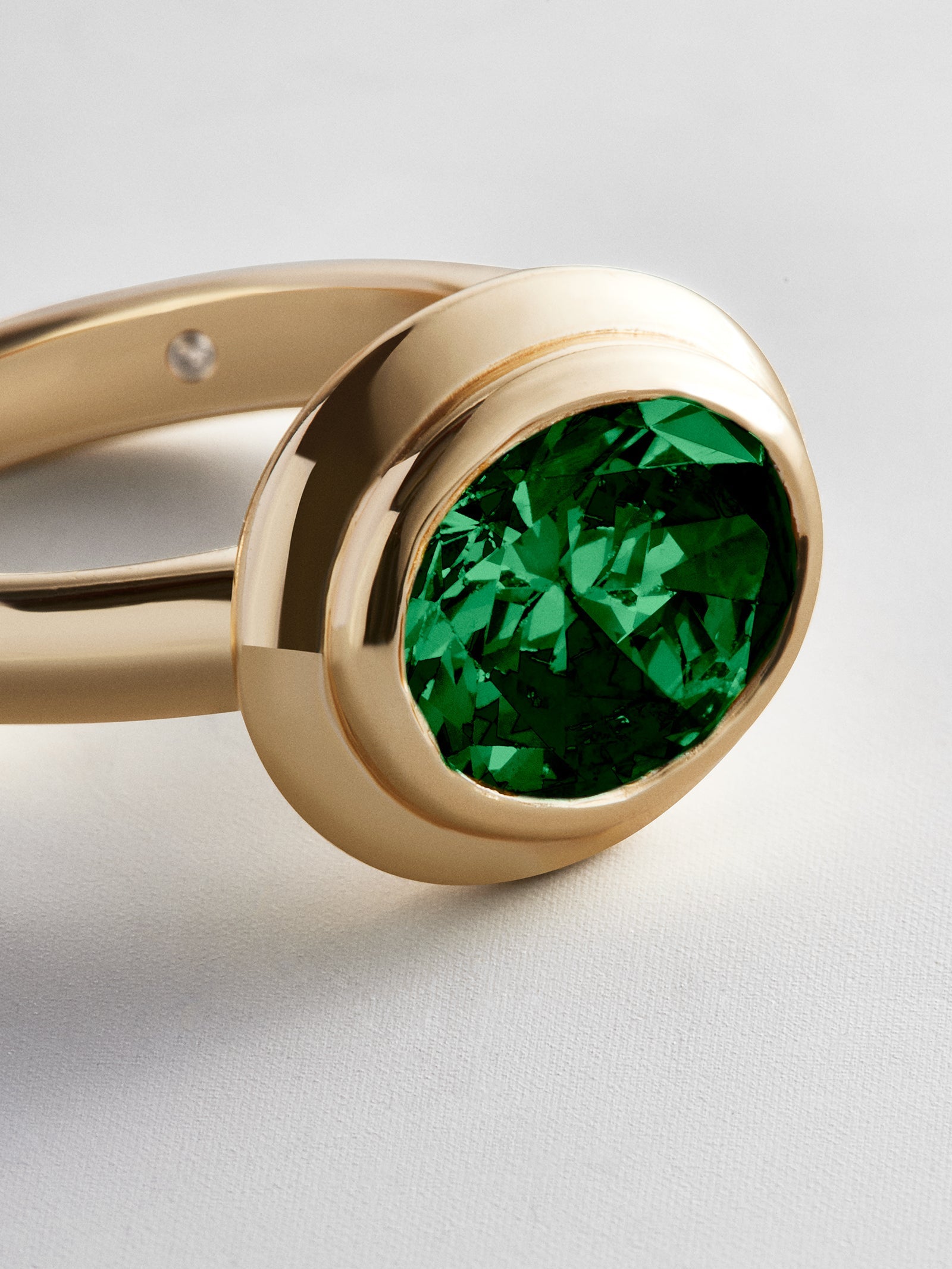 Gold Etched Bezel Custom Birthstone Ring - Emerald