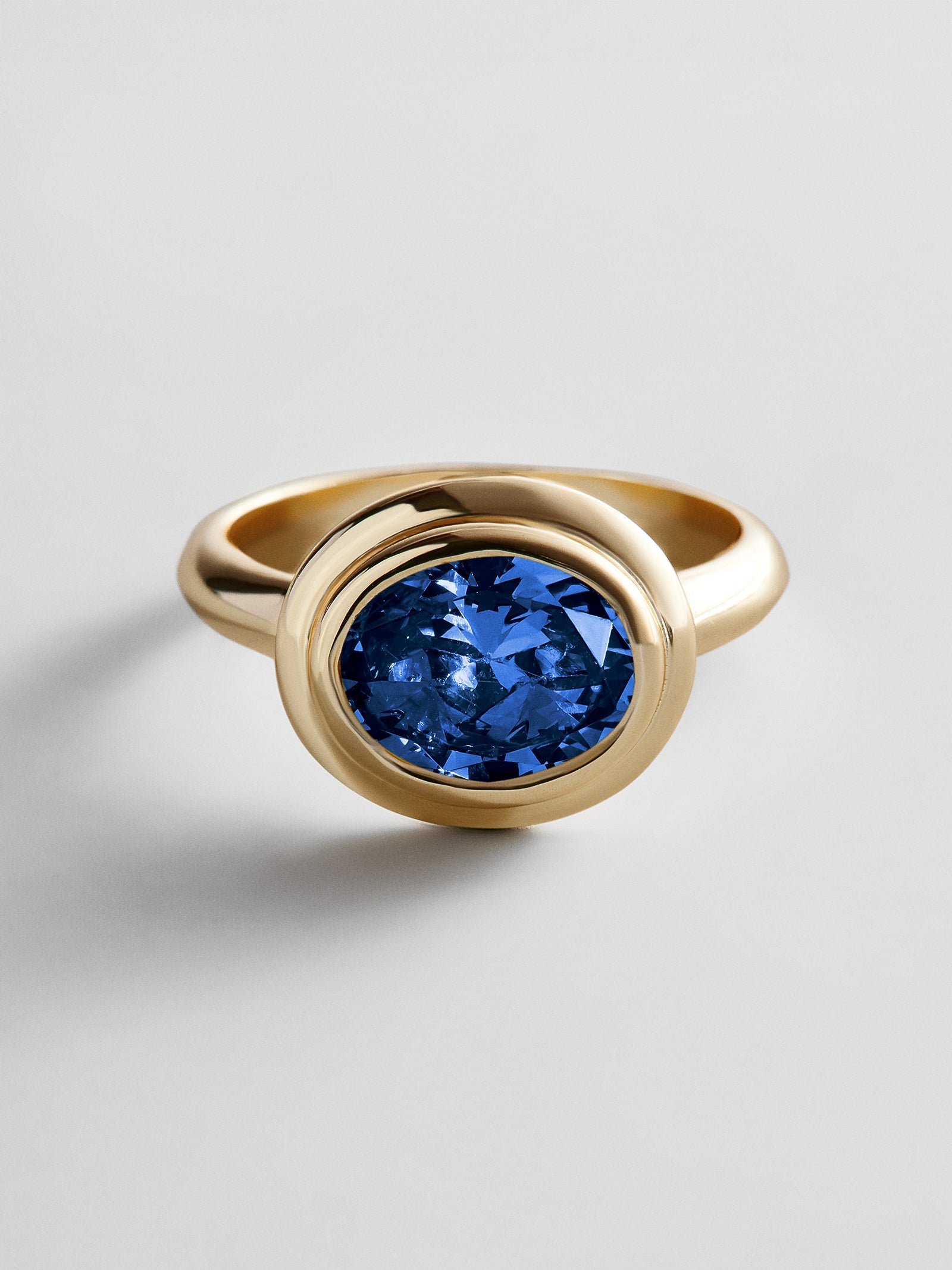 Gold Etched Bezel Custom Birthstone Ring - Sapphire