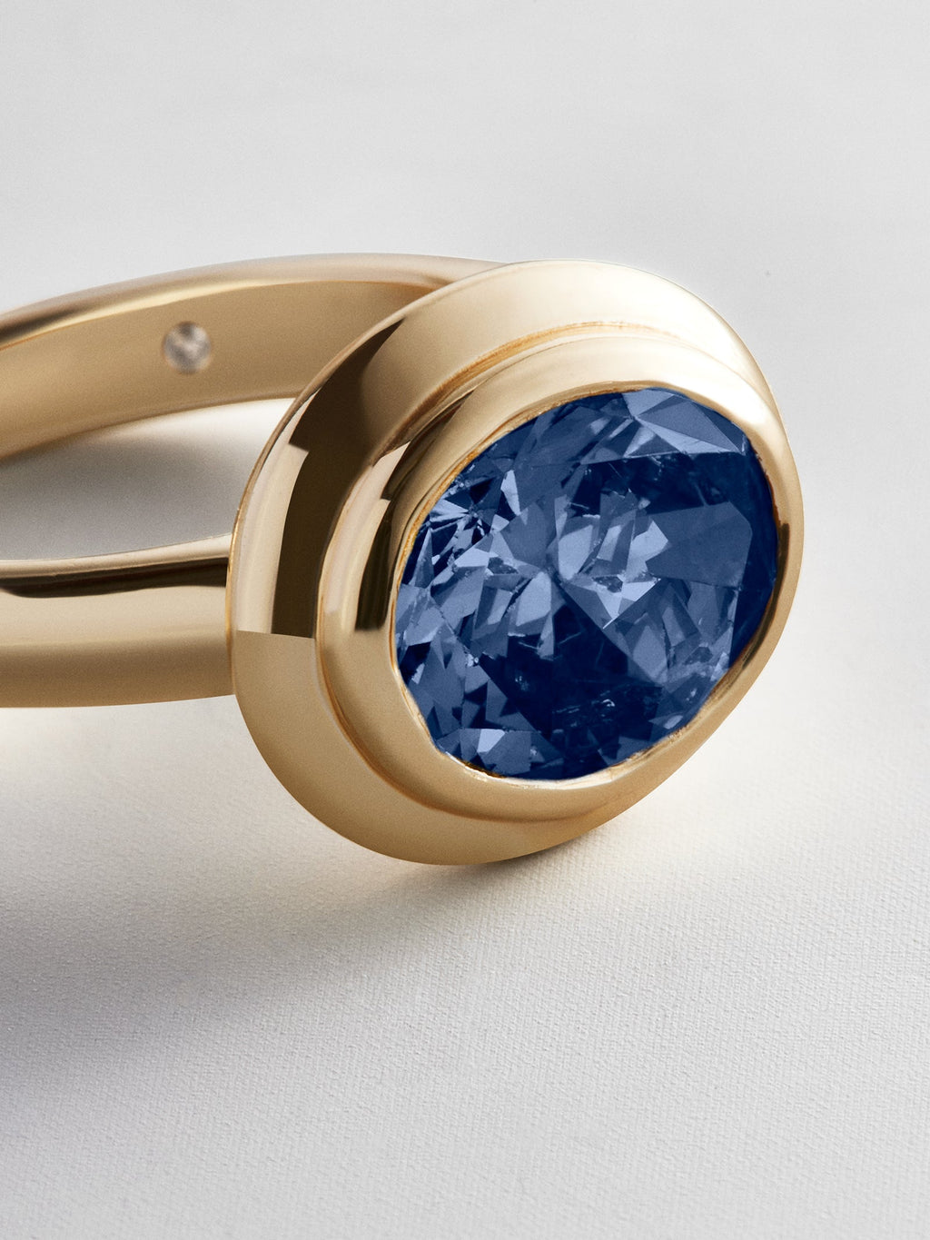 Gold Etched Bezel Custom Birthstone Ring - Sapphire