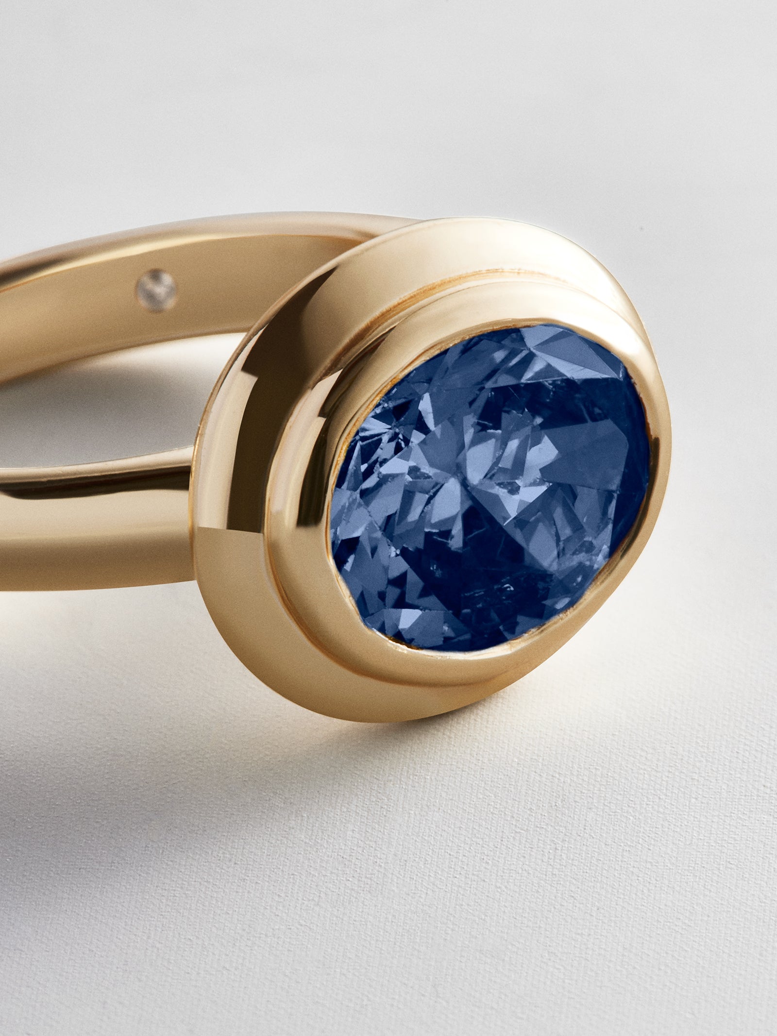 Gold Etched Bezel Custom Birthstone Ring - Sapphire