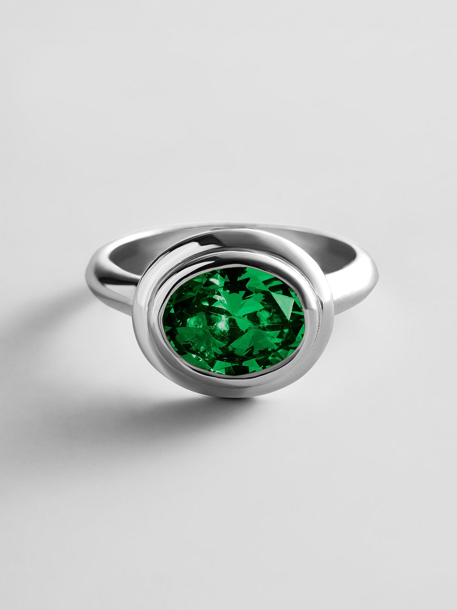 Silver Etched Bezel Custom Birthstone Ring - Emerald