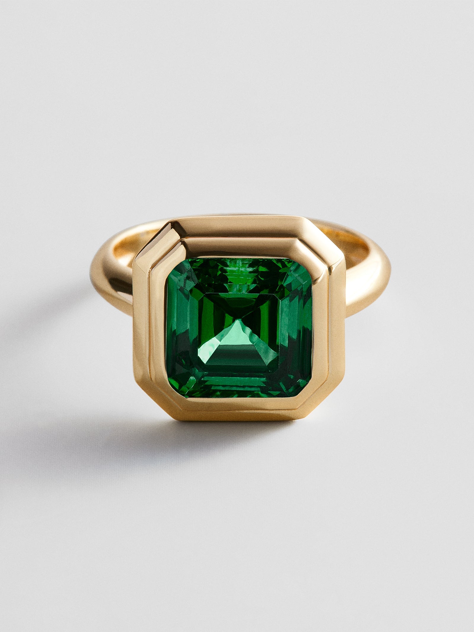 Gold Etched Bezel Custom Birthstone Ring - Emerald