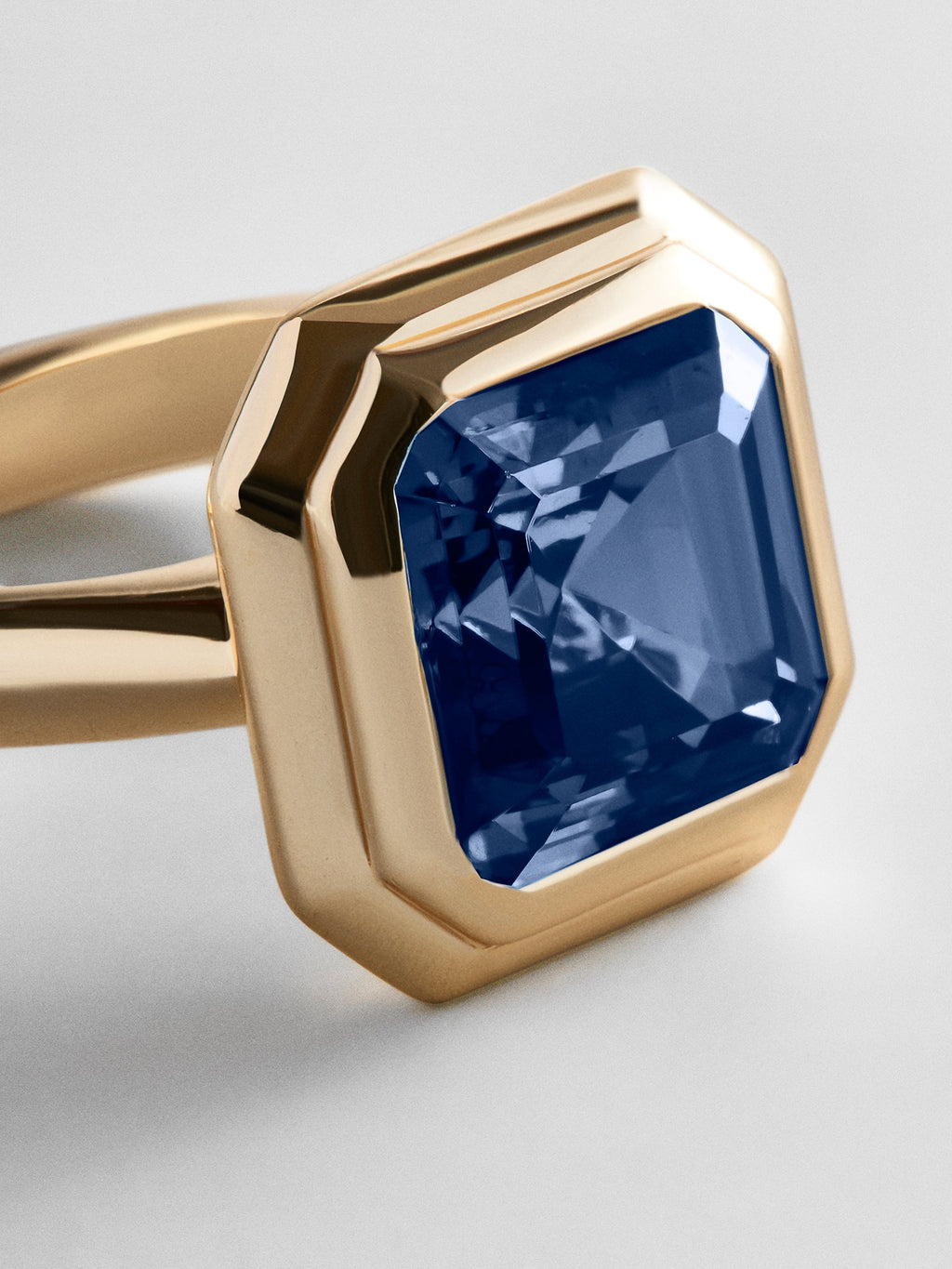 Gold Etched Bezel Custom Birthstone Ring - Sapphire