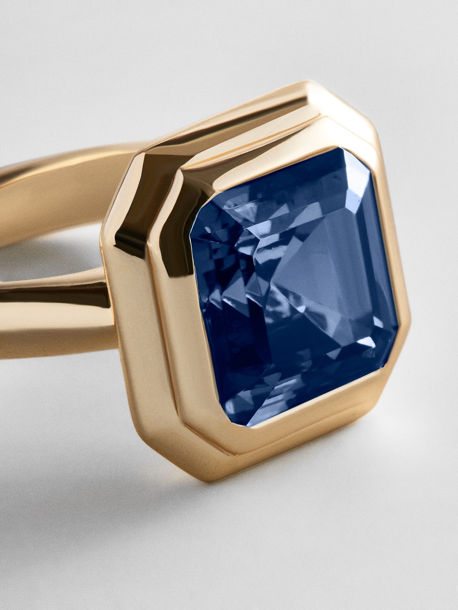 Gold Etched Bezel Custom Birthstone Ring - Sapphire