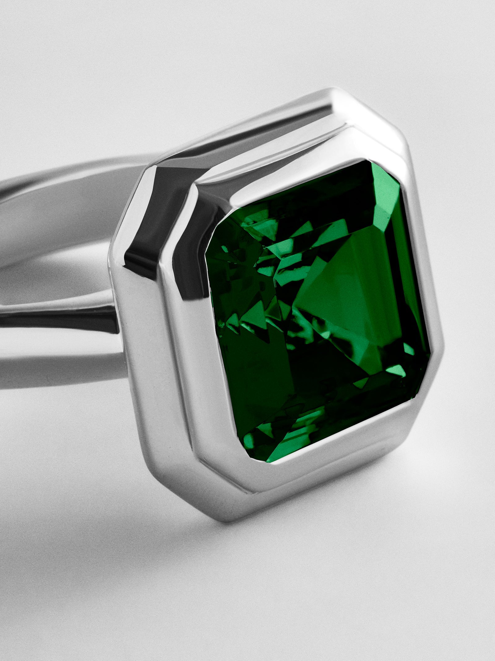Silver Etched Bezel Custom Birthstone Ring - Emerald