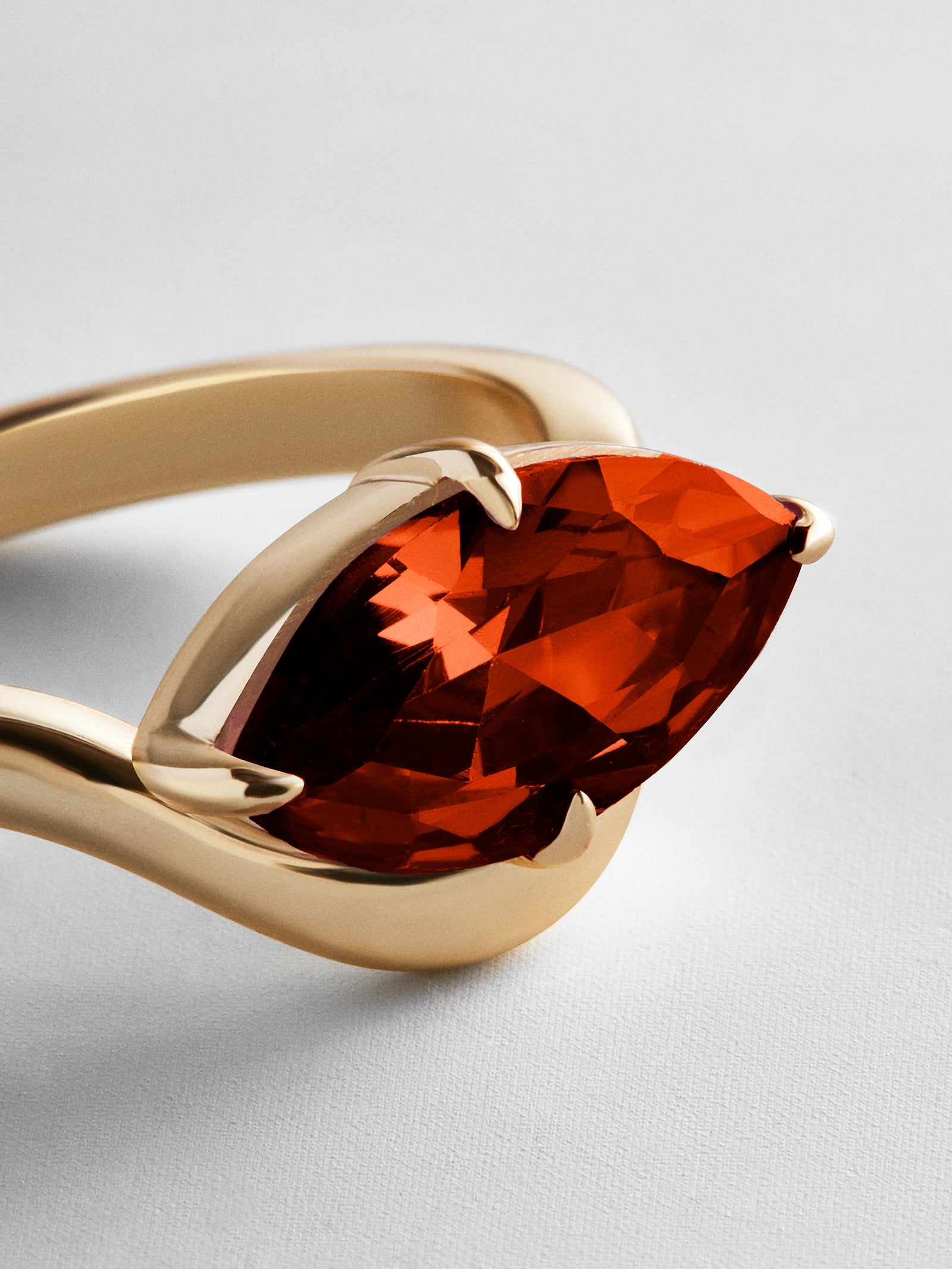 Wavy Custom Birthstone Ring - Gold