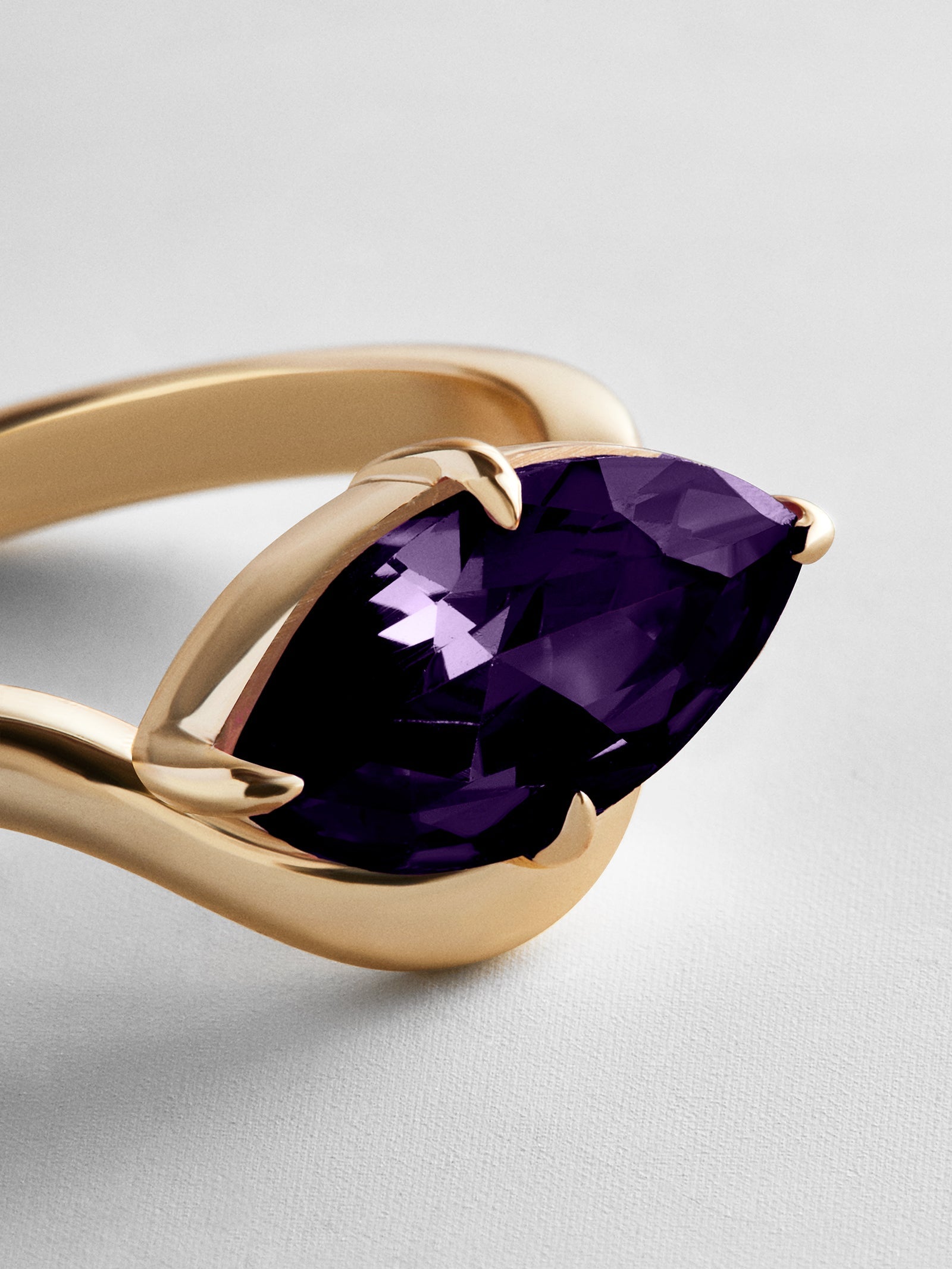 Wavy Custom Birthstone Ring - Gold