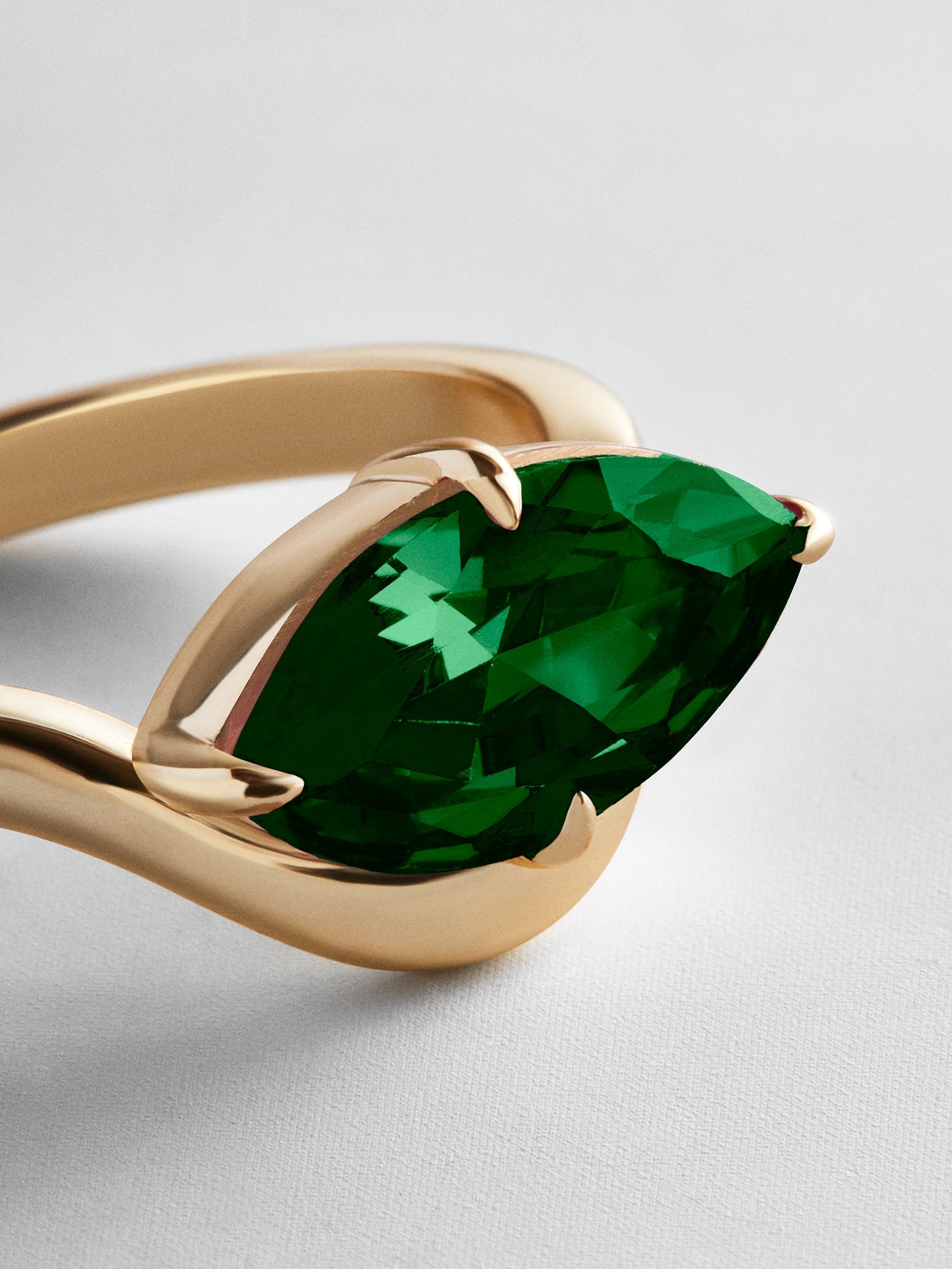 Wavy Custom Birthstone Ring - Gold