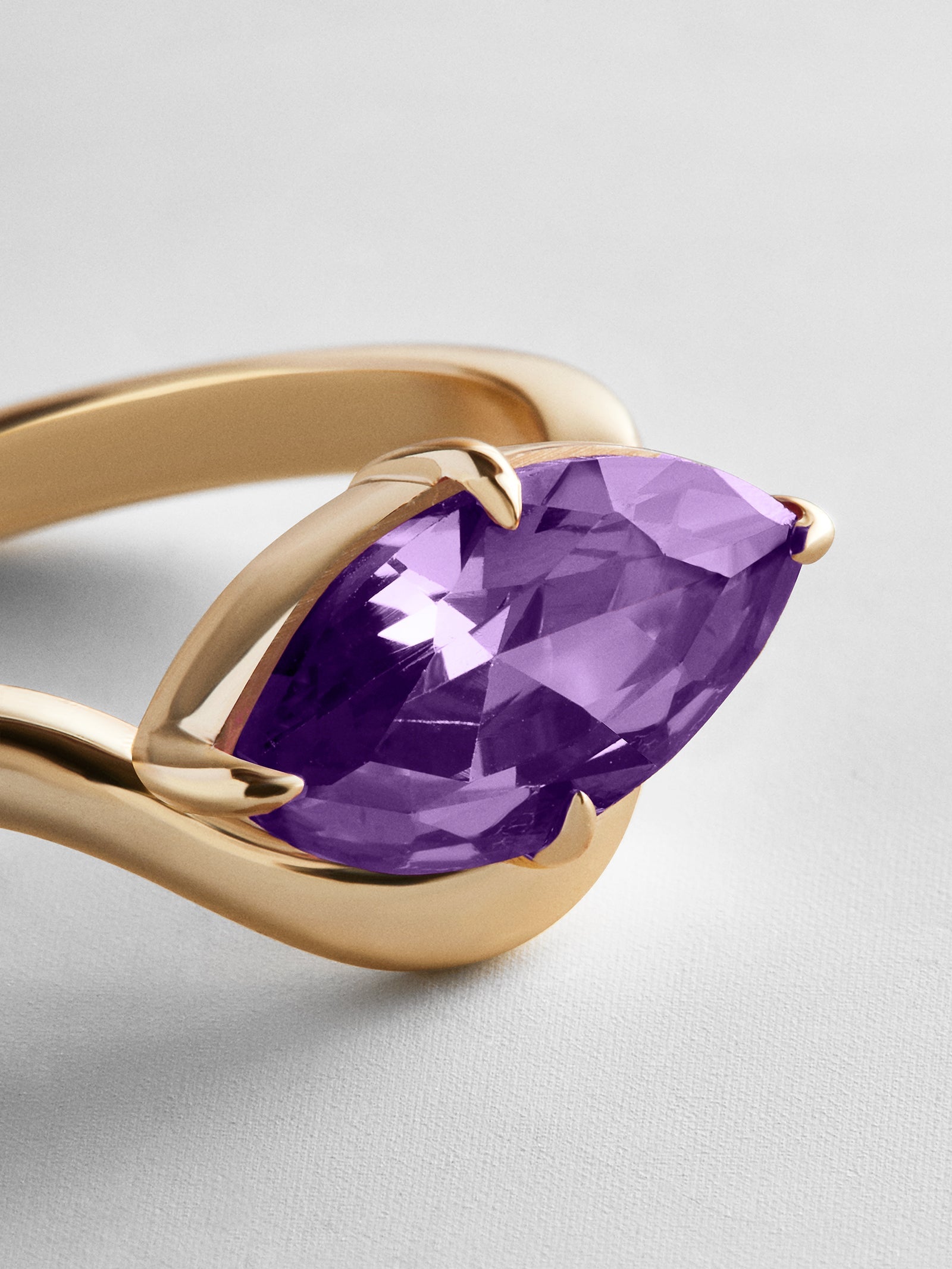Wavy Custom Birthstone Ring - Gold