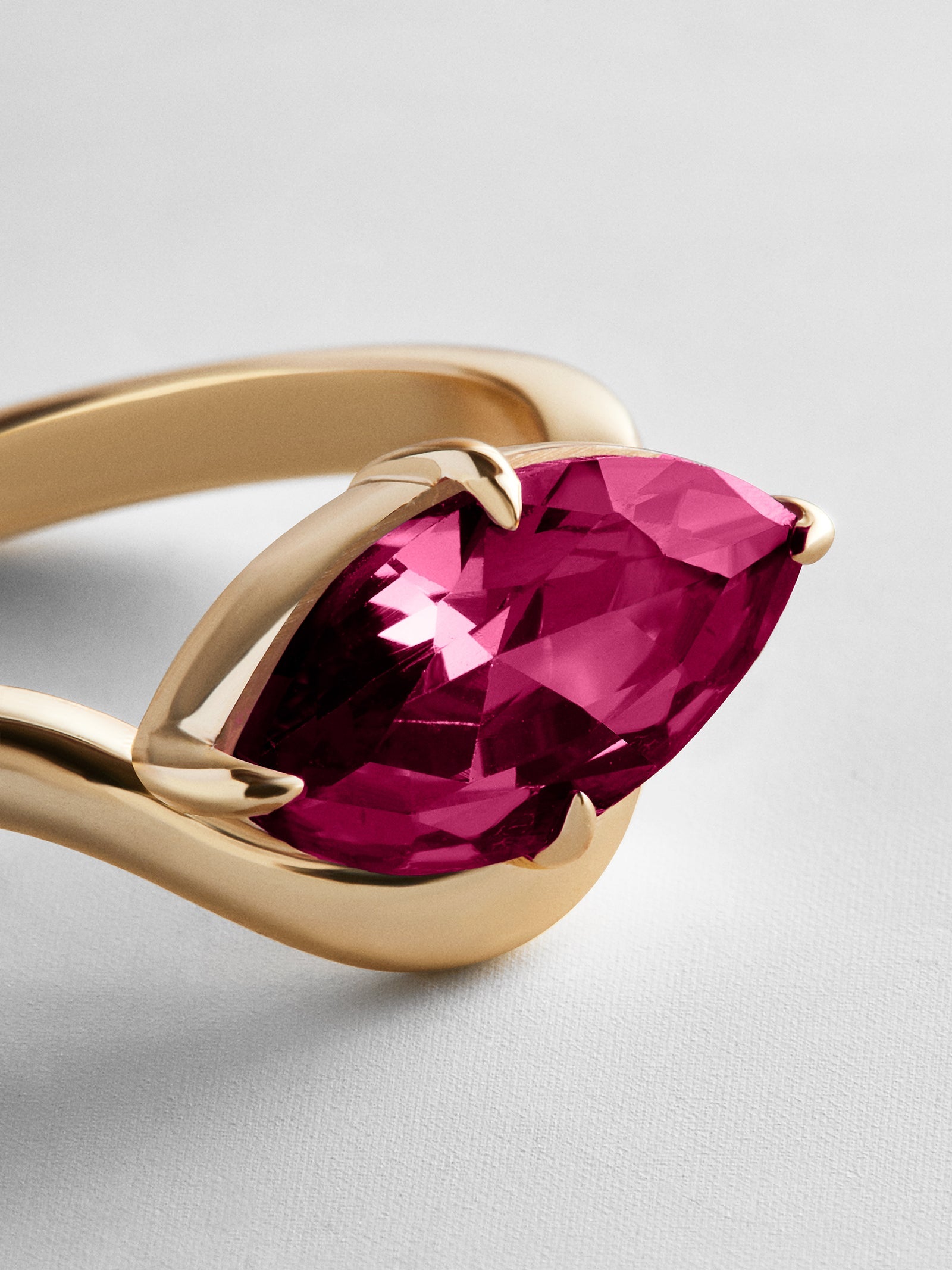 Wavy Custom Birthstone Ring - Gold
