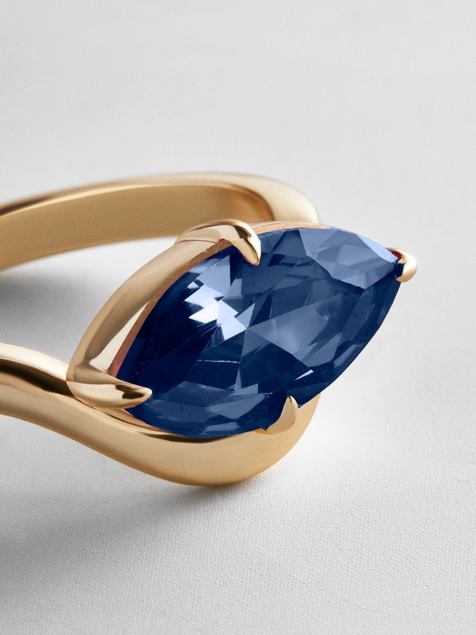Wavy Custom Birthstone Ring - Gold