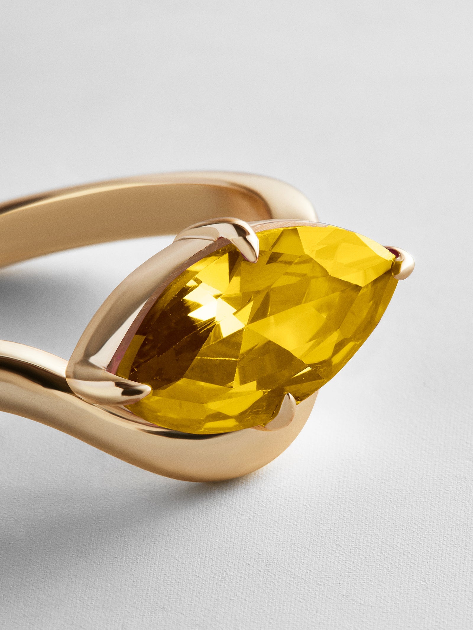 Wavy Custom Birthstone Ring - Gold