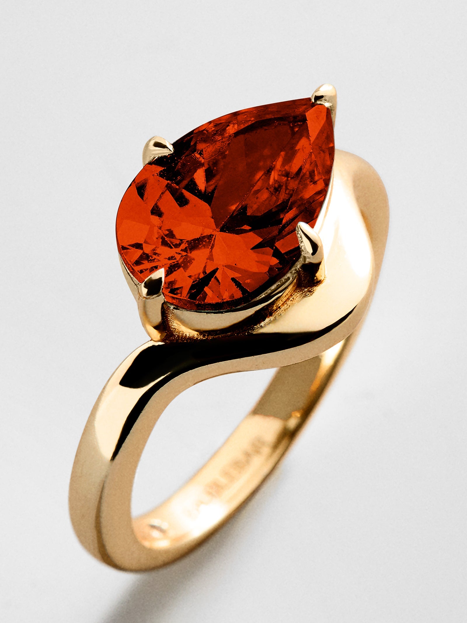 Wavy Custom Birthstone Ring - Gold