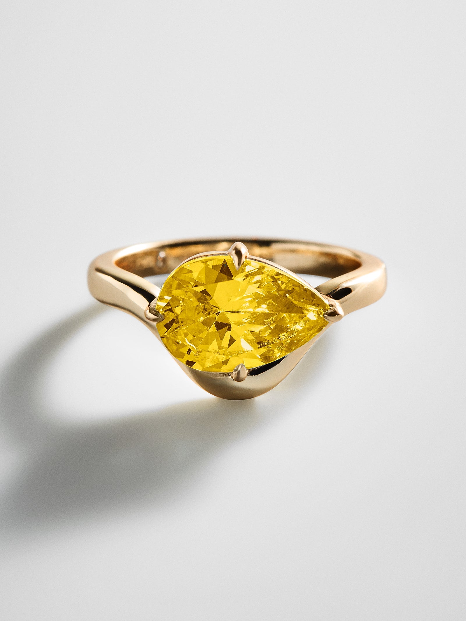 Wavy Custom Birthstone Ring - Gold